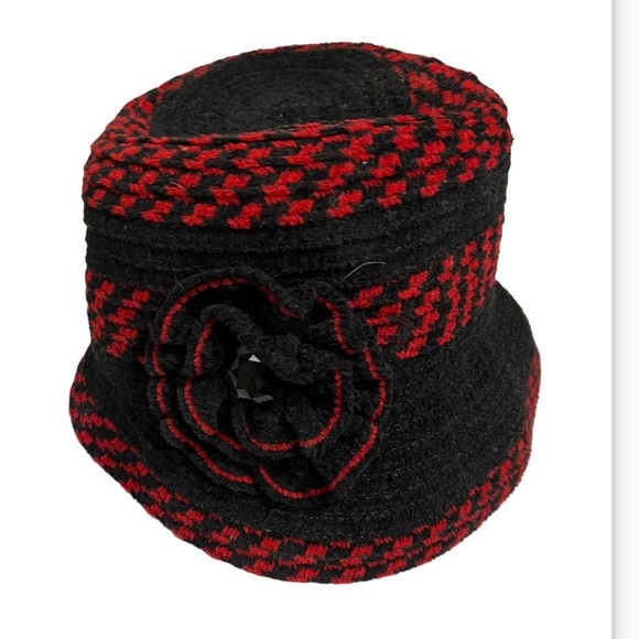 Lady’s Winter Hat - One size - Picture 2 of 4